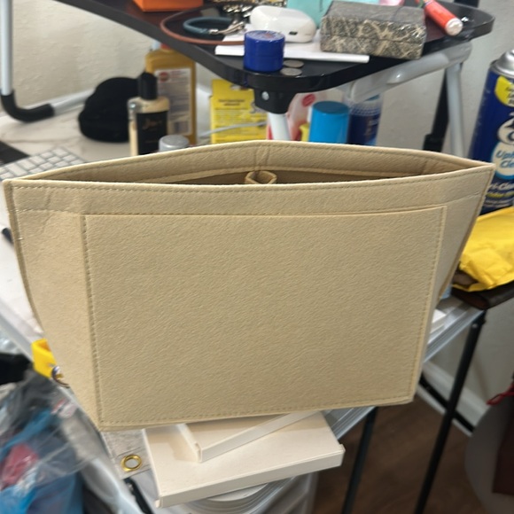 Insert for a while it to make cross body. - Picture 2 of 2